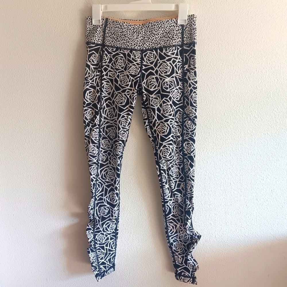 Lululemon Speed Tight IV crop  size 6
